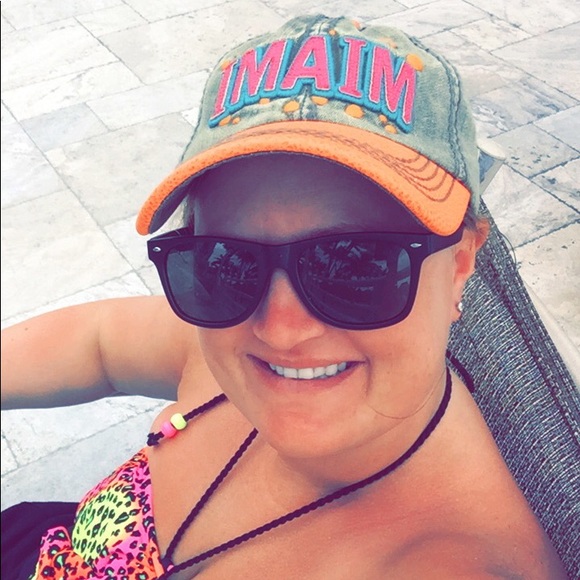 Meet your Posher, Nicole - Picture 1 of 1